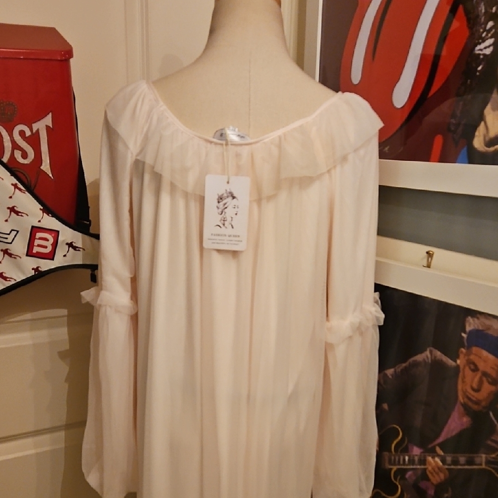 Elegant White Women's Nightgown/ Lounge Wear - Picture 7 of 10